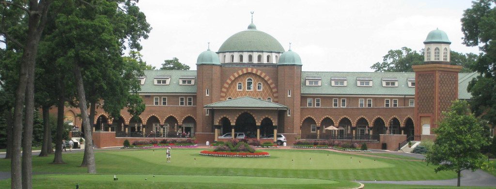 The grounds at Medinah Country Club, host of the 2206 PGA President’s Cup. Lake Park is coordinating with the PGA Tour and Medinah CC and helping to recruity more than 1,500 volunteers for the event. Interested potential volunteers can scan the QR code embedded above for more information and registration. Photo Courtesy Creative Commons